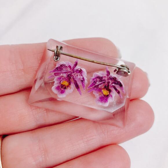 Mid Century Reverse Carved Lucite Orchid Brooch Clear Floral VTG Novelty Jewelry - Picture 5 of 8